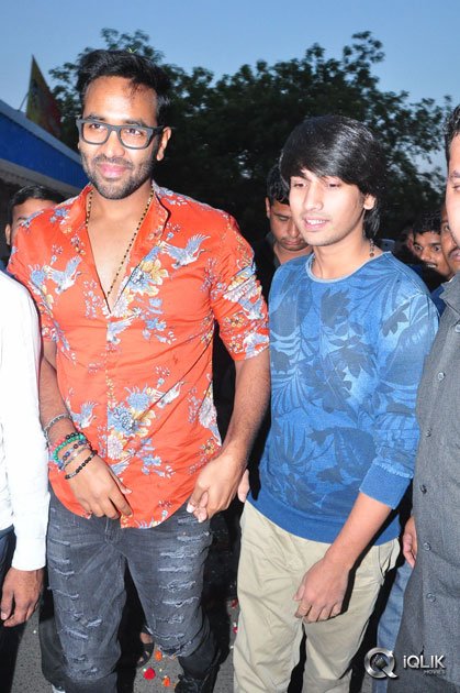 Eedorakam-Aadorakam-Movie-Team-at-Bhramaramba-Theater